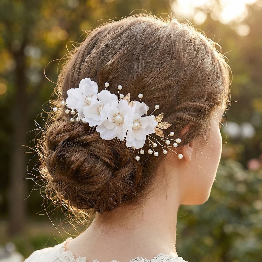 Peigne à Cheveux Doré à Fleurs Blanches pour Mariage