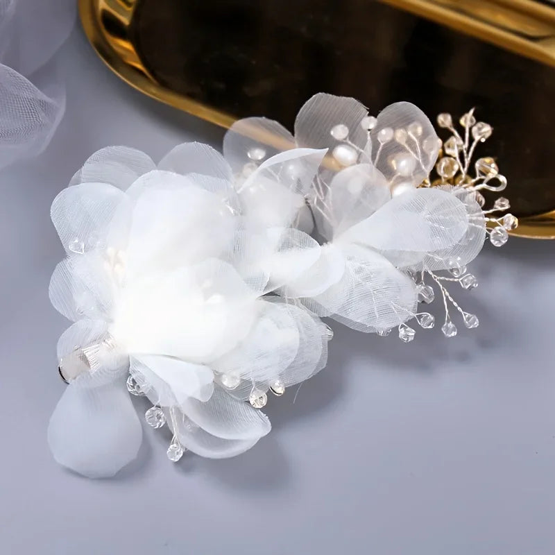 Épingle à cheveux mariage fleurs blanches en tulle