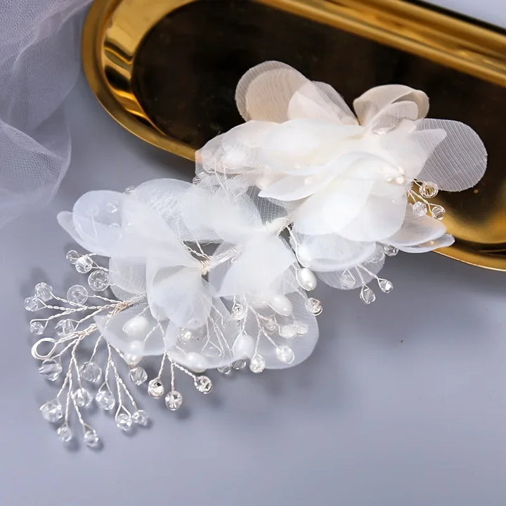 Épingle à cheveux mariage fleurs blanches en tulle